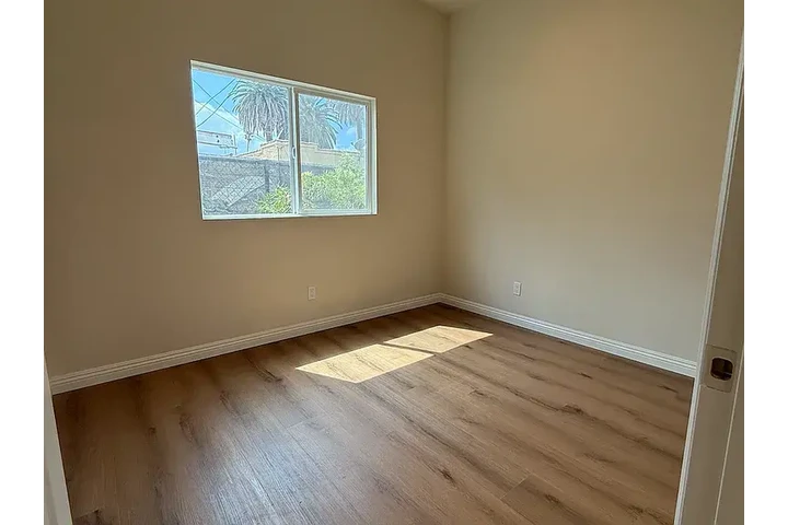 $1495 : Spanish 1bd 1ba LA image 4