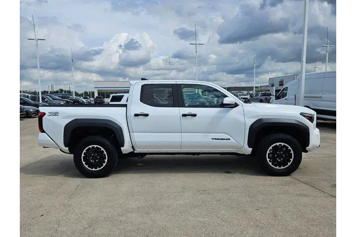 $38699 : Toyota Tacoma 2024 4x4 SR5 4 image 2
