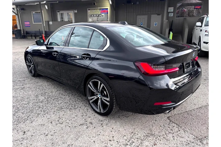 2024 BMW 3 Series 330i Sedan image 5