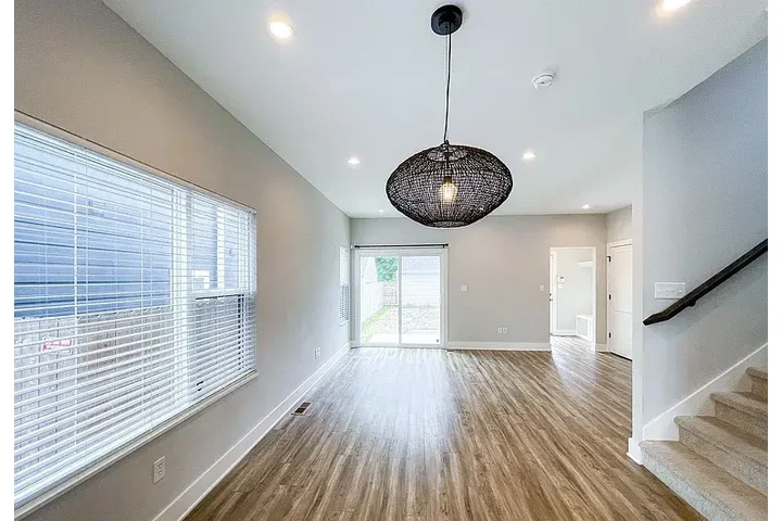 $1200 : AVAILABLE NOW IN INDIANAPOLIS image 5