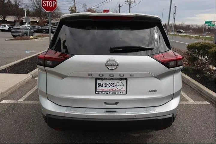 $23382 : Nissan Rogue 2025 AWD SV 4dr image 7