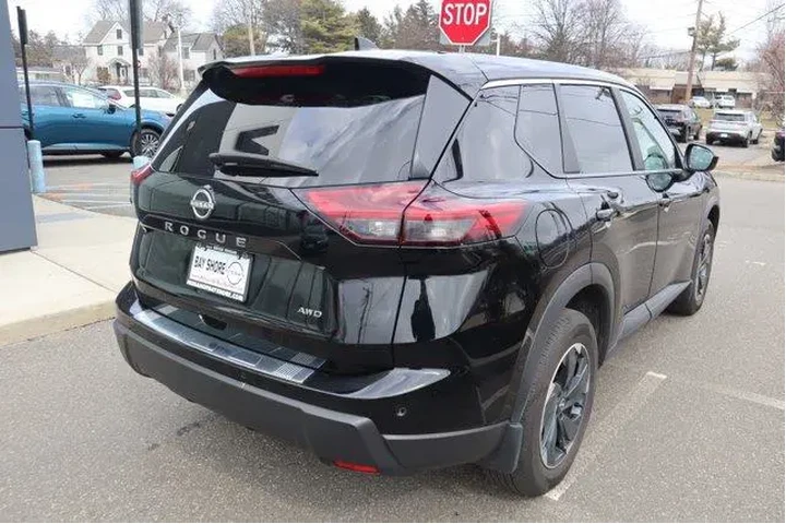 $23131 : Nissan Rogue 2025 AWD SV 4dr image 6