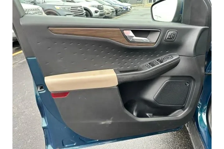 $17900 : Ford Escape 2020 AWD Titaniu image 7