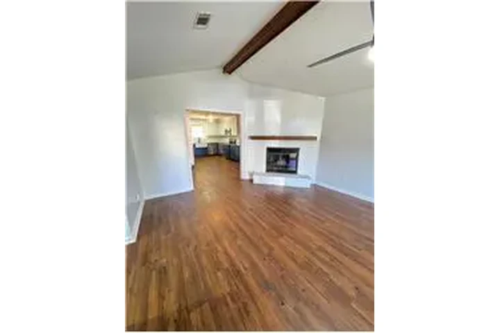 $1900 : Rental property with 3 bedro image 3