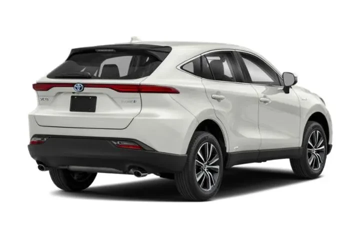 $30000 : Gold Certified2022 Venza LE image 2