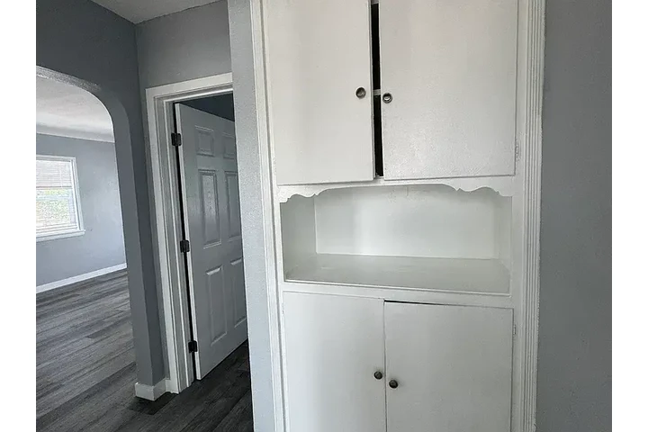 $1200 : Decent one bedroom apartment image 5