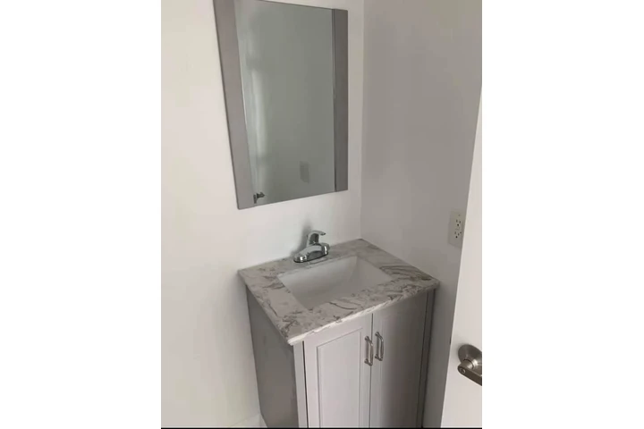 $1800 : Apt de Renta ADU 1 rec 1 bano image 5