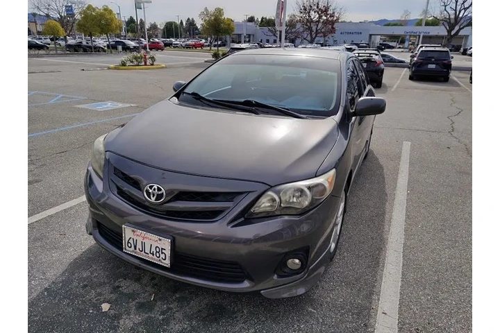 $11075 : Toyota Corolla 2012 S 4dr Se image 1