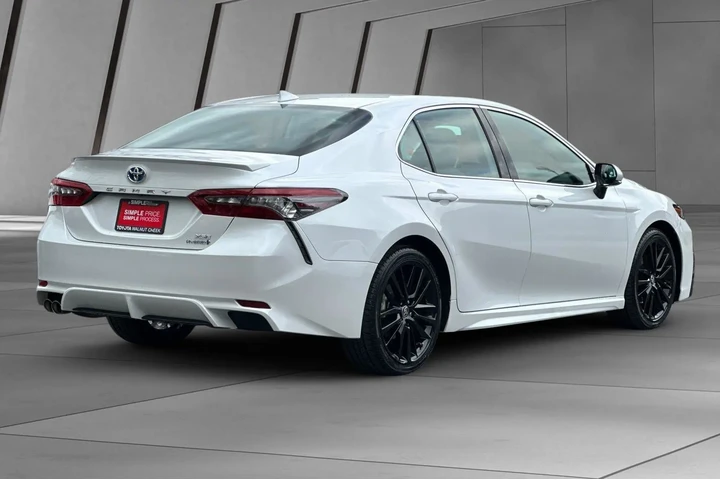 $30900 : Toyota Camry Hybrid 2023 XSE image 4