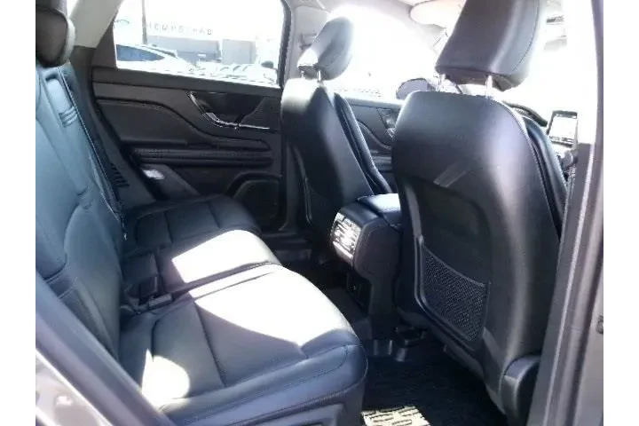 $36870 : Lincoln Nautilus 2022 AWD Re image 4