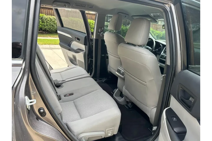 $15000 : 2019 Highlander LE image 5