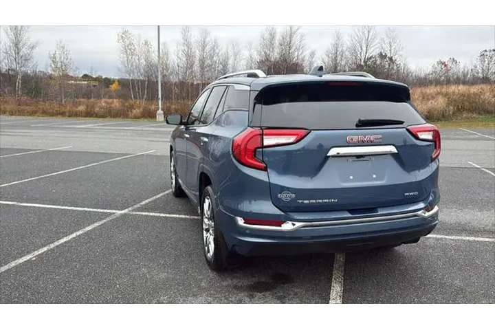 $33589 : GMC Terrain 2024 AWD Denali image 9