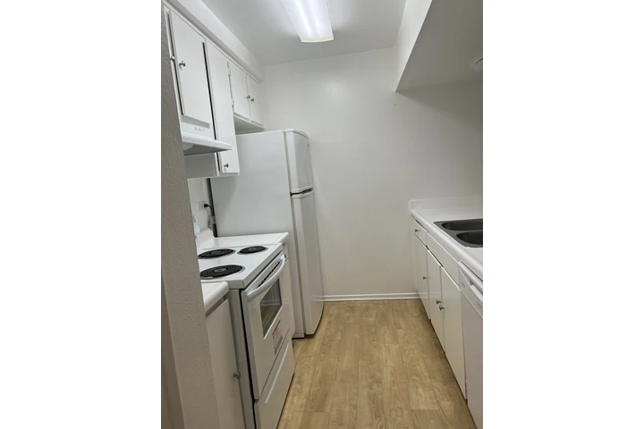 $900 : Rento un cuarto en Korea town image 2