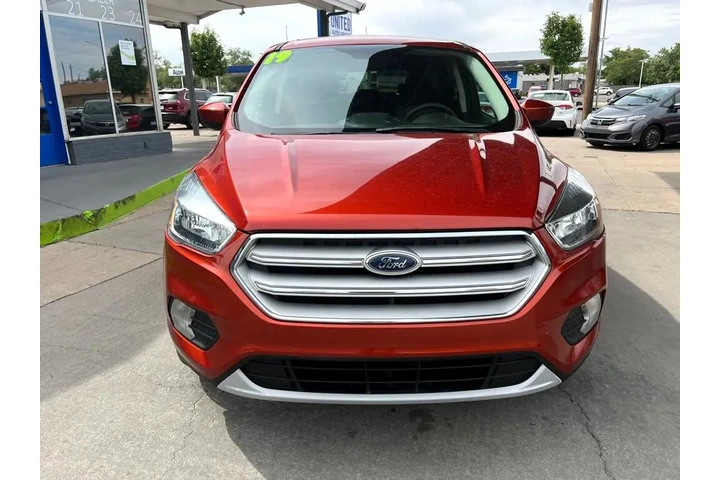 2019 Escape SE 4WD image 2