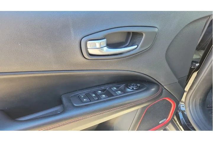 $16995 : Jeep Compass 2020 4x4 Trailh image 6