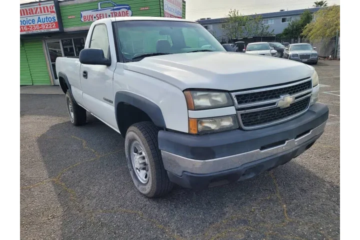 $8990 : 2007 Silverado 2500HD Classic image 3