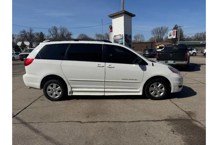 $18990 : 2008 Sienna LE 7-Passenger image 6