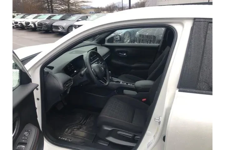 $27595 : Honda HR-V 2025 AWD Sport 4d image 6