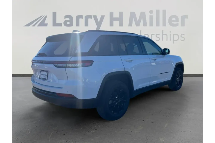 Jeep Grand Cherokee 2024 4x4 image 5