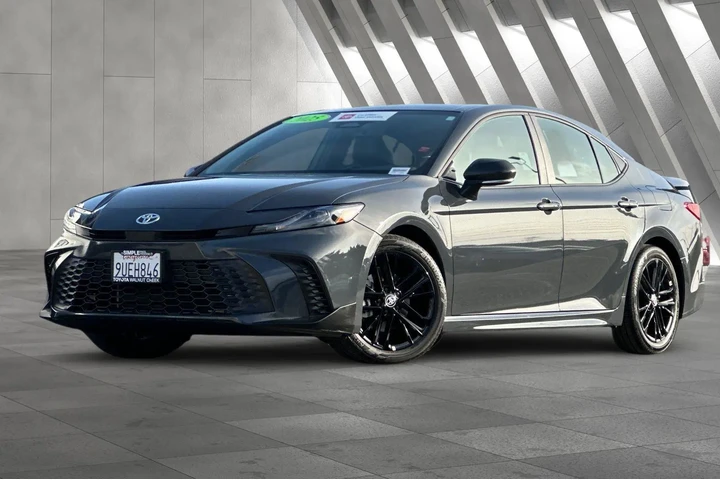 $31000 : Toyota Camry 2025 SE 4dr Sed image 2