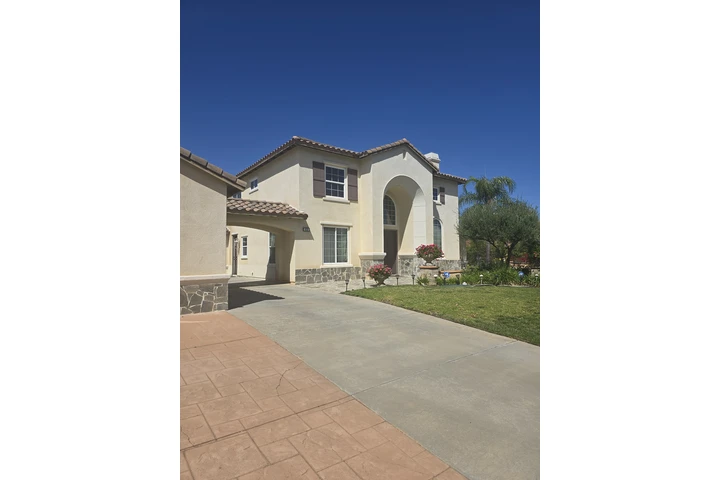 $950 : Se Renta Cuarto image 1