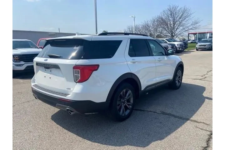$38850 : Ford Explorer 2023 AWD XLT 4 image 3