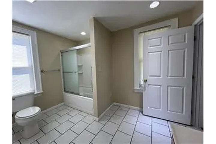 $1100 : Rental property with 2 bedro image 7
