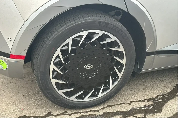 $29990 : Hyundai IONIQ 5 2023 AWD Lim image 7