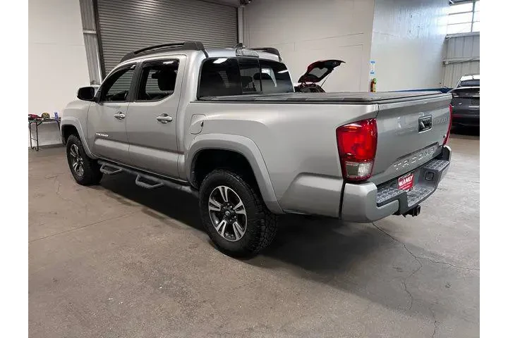 $30938 : Toyota Tacoma 2017 4x4 TRD S image 5