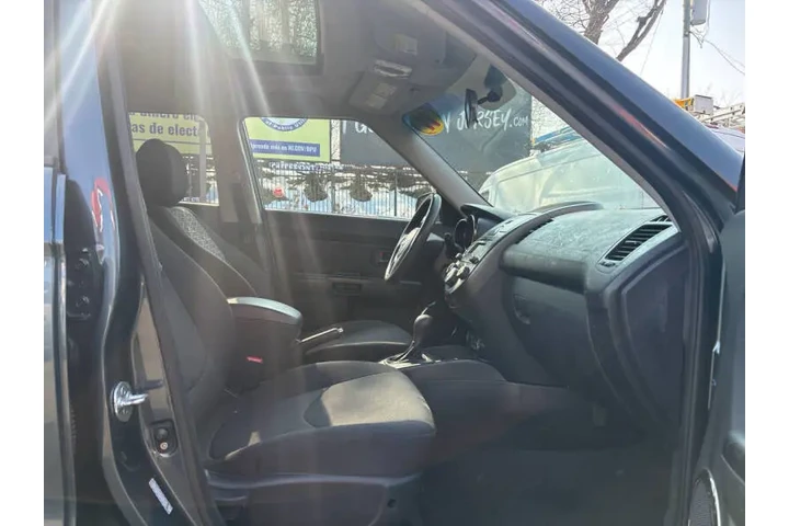 $6499 : 2011 Soul + image 9