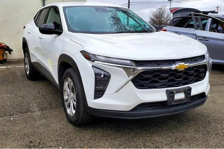 $19887 : Chevrolet Trax 2024 LS 4dr C image 2