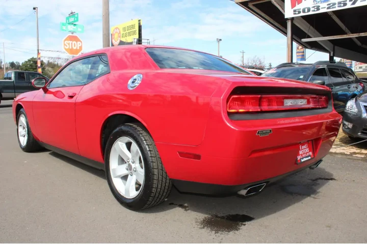 $13995 : 2013 Challenger 2dr Cpe SXT image 4