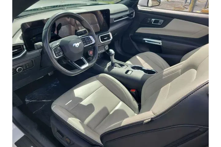 $30990 : Ford Mustang 2025 EcoBoost P image 6