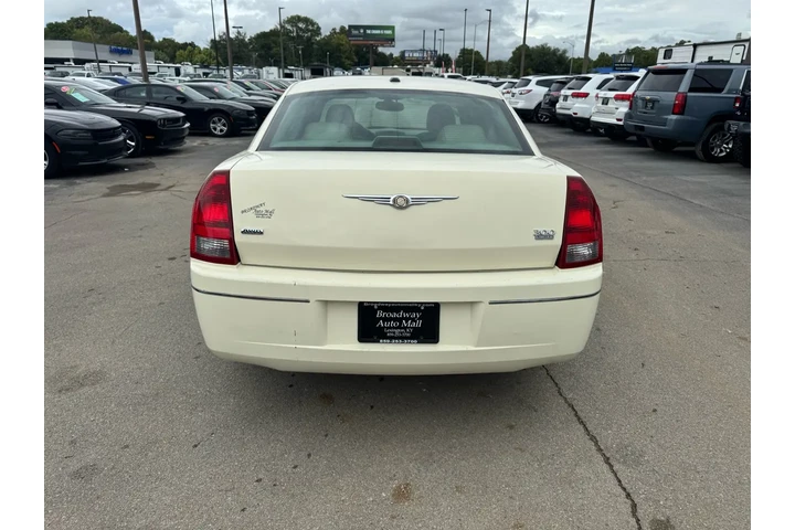 $2980 : 2007 300 4dr Sdn 300 Limited image 3