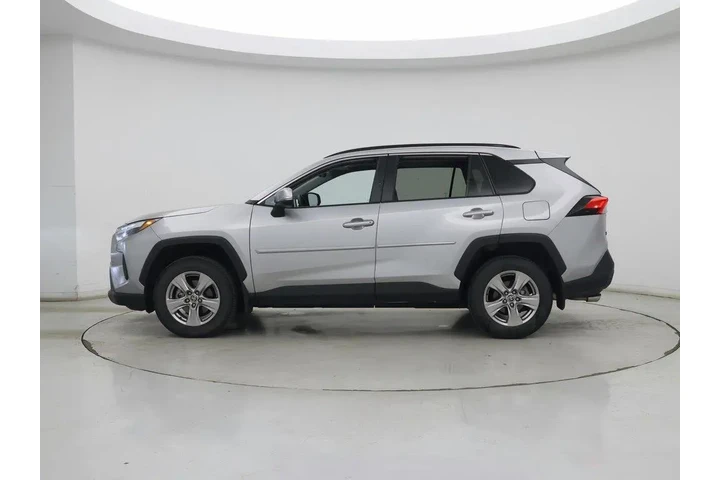 $29998 : Toyota RAV4 2022 AWD XLE 4dr image 3