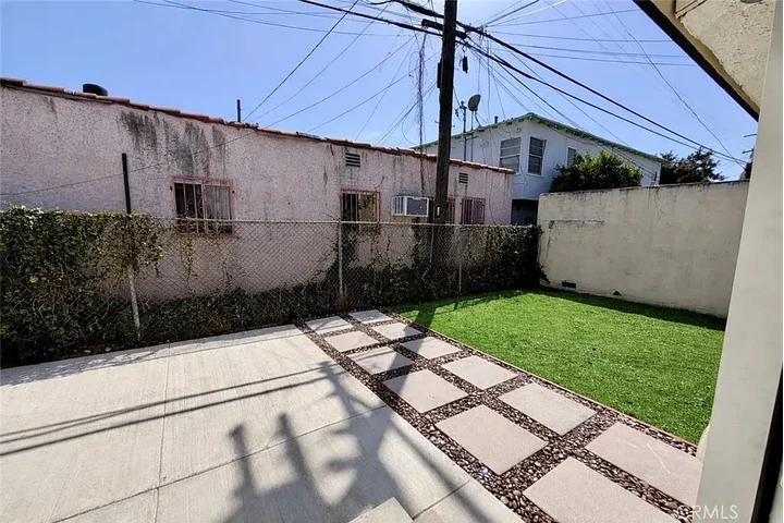 $800 : Home...Los Angeles, CA image 7