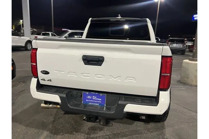 $38999 : Toyota Tacoma 2024 4x4 SR5 4 image 10