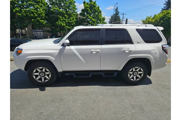 $28999 : 2017 4Runner SR5 Premium image 3