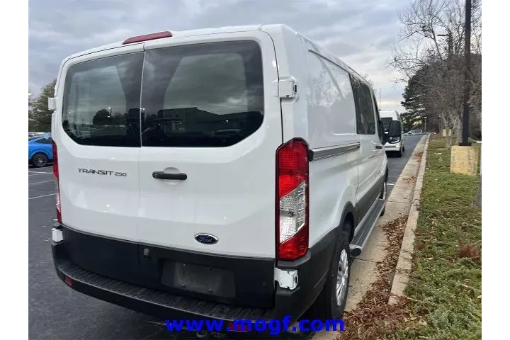 $35695 : Ford Transit 2024 250 3dr SW image 3