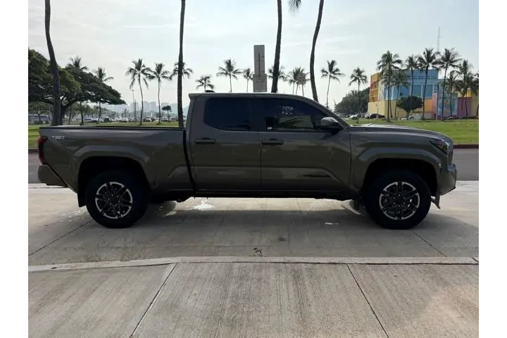 $39918 : Toyota Tacoma 2024 4x2 TRD S image 4