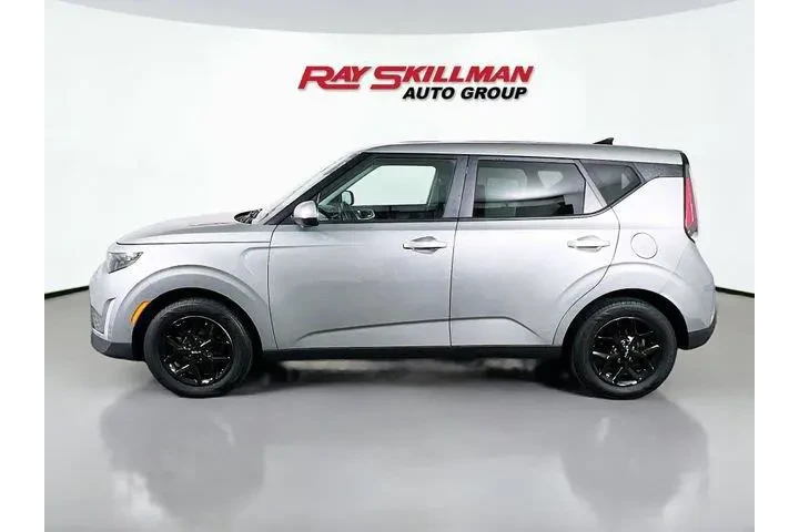 $20975 : Kia Soul 2024 LX 4dr Crossov image 5