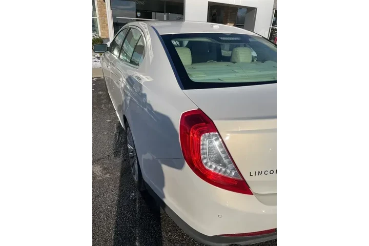 $15628 : Lincoln MKS 2013 4dr Sedan image 2