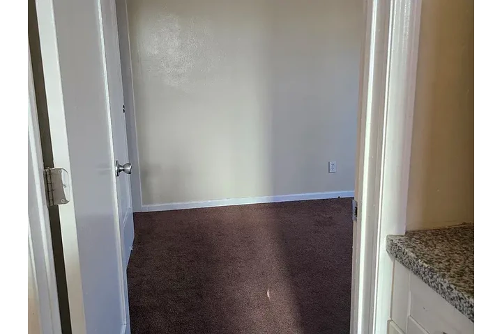 $900 : Freshly painted two bedroom image 4