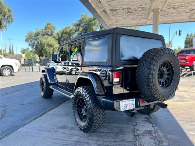 2018 Wrangler Unlimited Sahara image 6