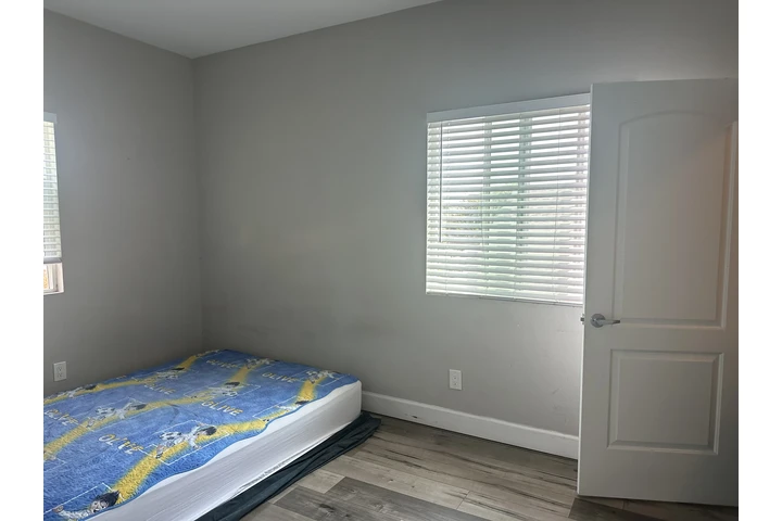 $1000 : Se renta cuarto image 3