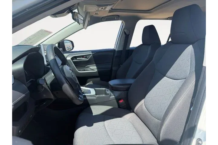 $36978 : Toyota RAV4 2025 AWD XLE 4dr image 9