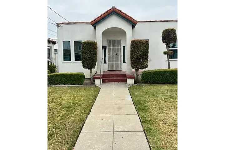 $1600 : 🌅WELCOME to Huntington Park🌅 image 1