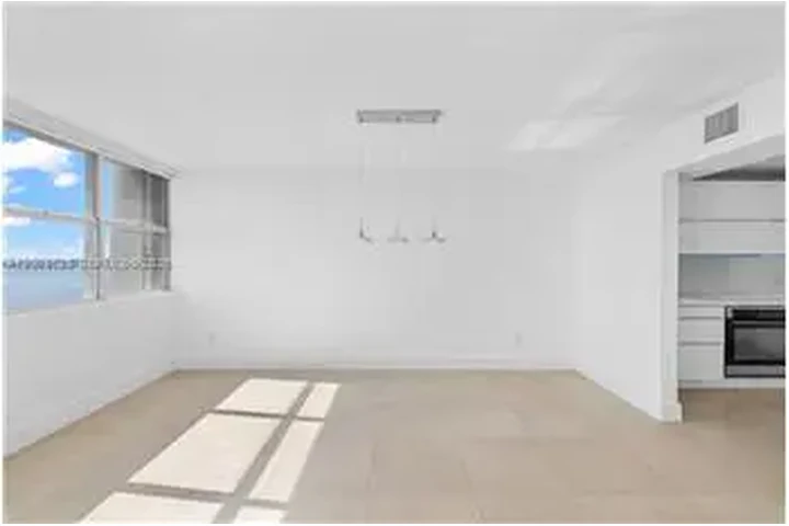 $6700 : Rental property with 3 bedro image 9