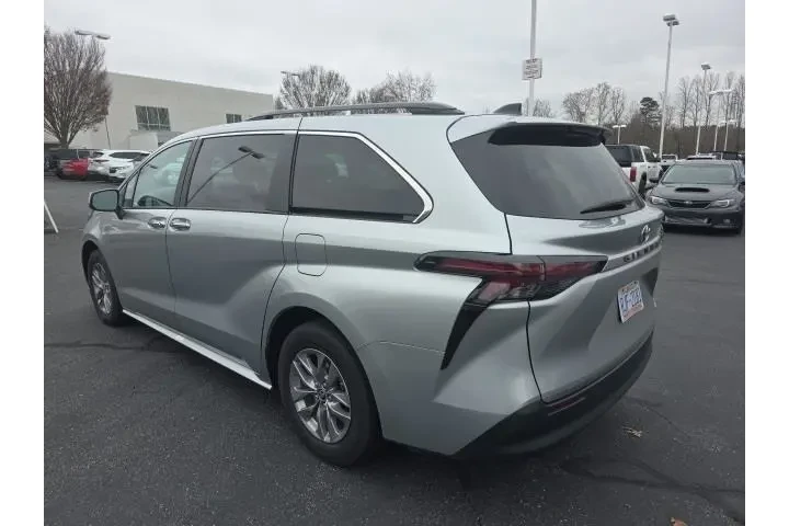 $39042 : Toyota Sienna 2024 XLE 7-Pas image 6
