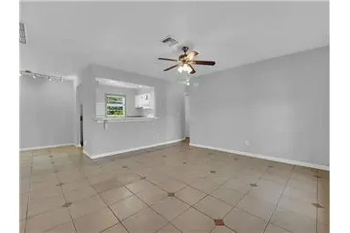 $1000 : Rental property with 2 bedro image 2